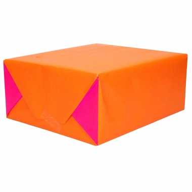 1x cadeaupapier dubbelzijdig oranje/fuchsia roze 200 x 70 cm