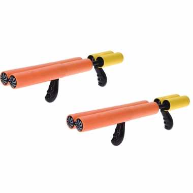 2x oranje waterpistool/waterpistolen van foam 40 cm met handvat en dubbele spuit