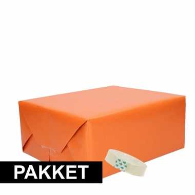 3x oranje kraft cadeaupapier met rolletje plakband pakket 1