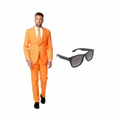 Carnavalskostuum oranje heren pak 48 (m) met gratis zonnebril