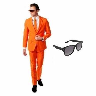 Carnavalskostuum oranje heren pak 56 (3xl) met gratis zonnebril