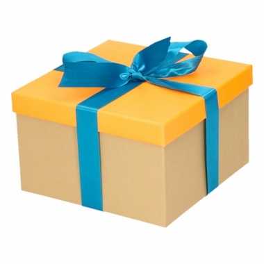 Kado doosjes neon oranje met blauwe strik 16 cm vierkant
