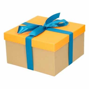Kado doosjes neon oranje met blauwe strik 19 cm vierkant