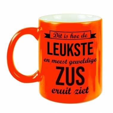 Leukste en meest geweldige zus cadeau mok / beker neon oranje 330 ml