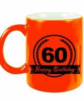 Happy birthday 60 years met wimpel cadeau mok beker neon oranje 330 ml verjaardagscadeau
