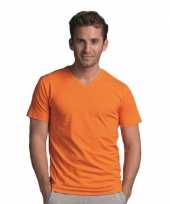 Oranje gekleurd v hals shirt voor heren